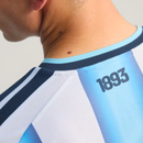 [Llevá 2 y Pagá 1] Camiseta AR 2026 de Poliéster con Calce Ajustado (Edición Limitada)